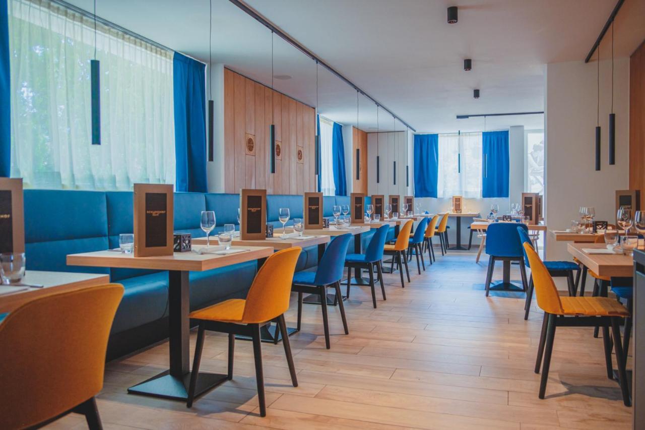 Schlosshof Charme Resort - Hotel & Camping Lana Dış mekan fotoğraf