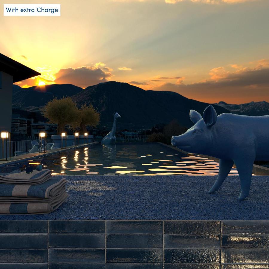 Schlosshof Charme Resort - Hotel & Camping Lana Dış mekan fotoğraf