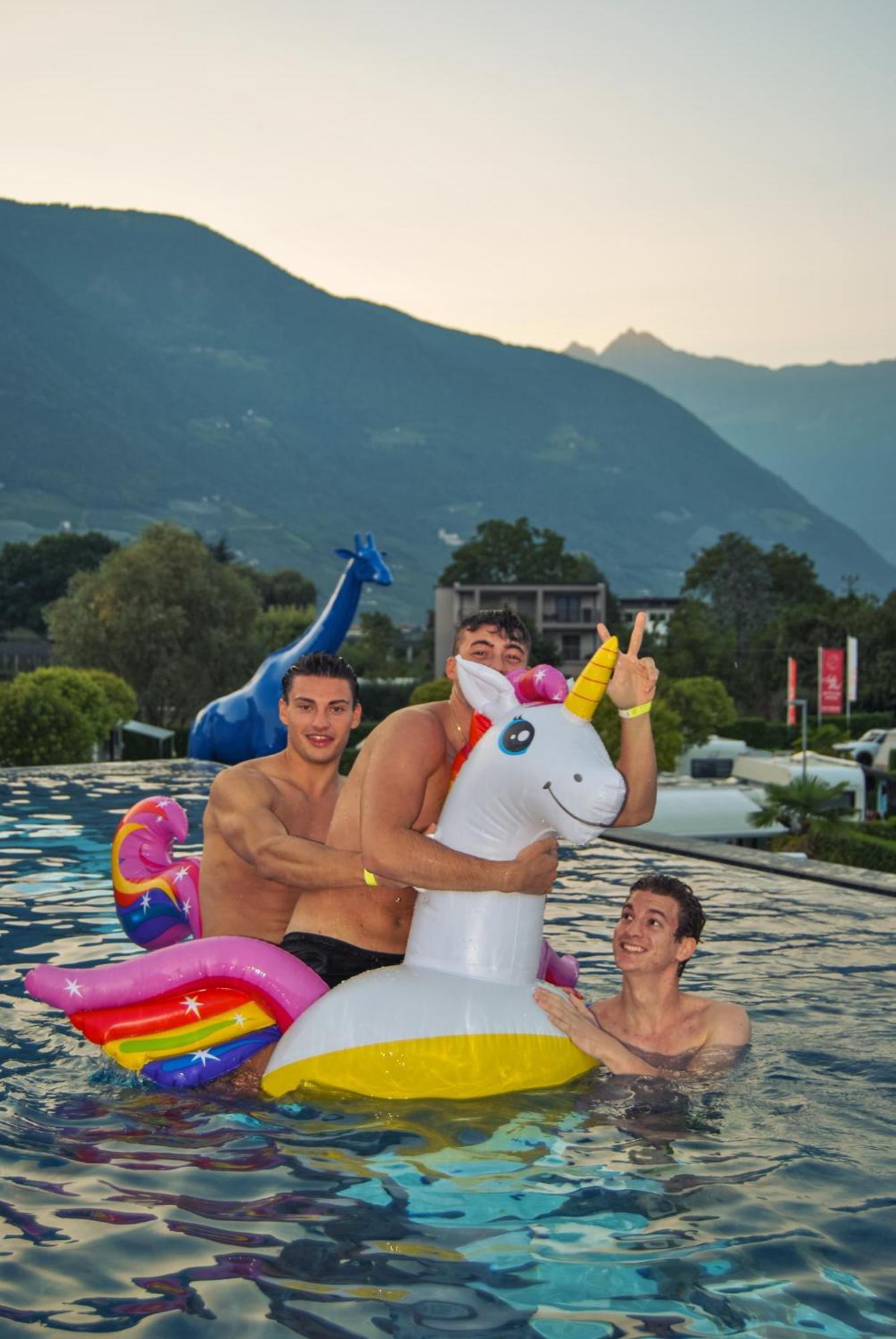 Schlosshof Charme Resort - Hotel & Camping Lana Dış mekan fotoğraf