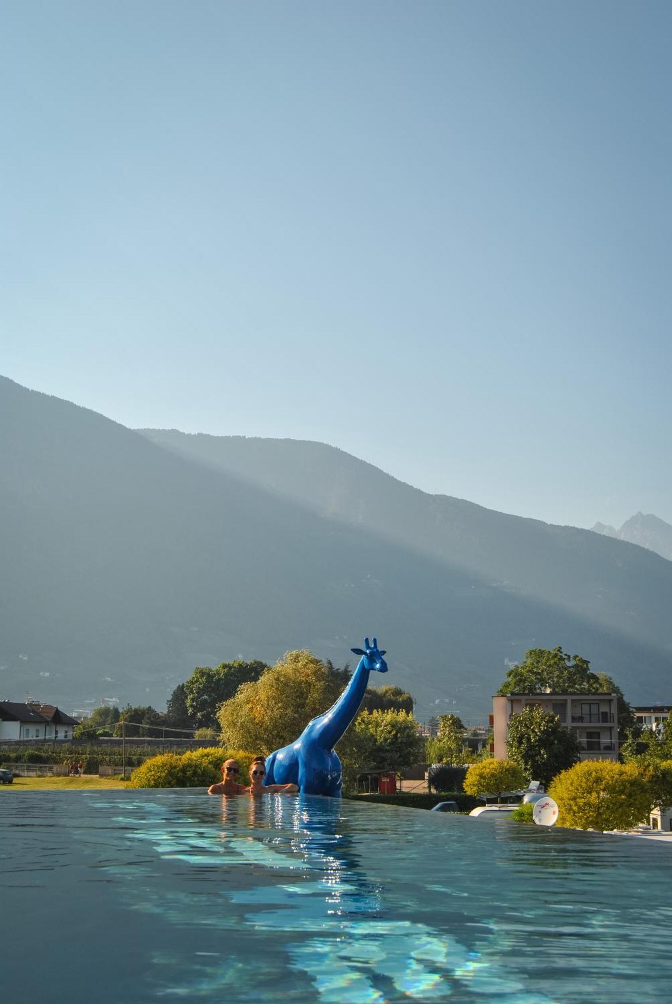 Schlosshof Charme Resort - Hotel & Camping Lana Dış mekan fotoğraf