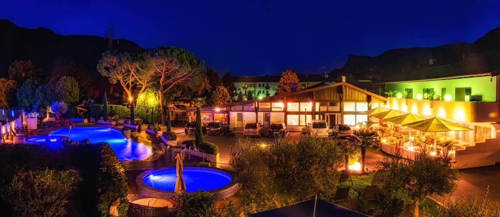 Schlosshof Charme Resort - Hotel & Camping Lana Dış mekan fotoğraf
