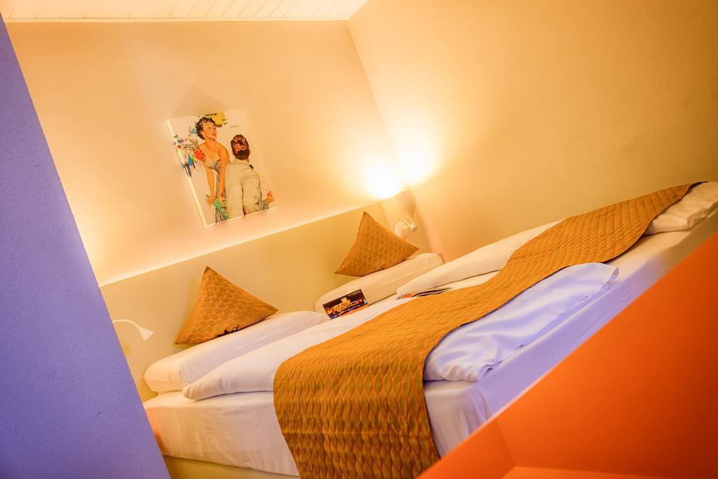 Schlosshof Charme Resort - Hotel & Camping Lana Dış mekan fotoğraf