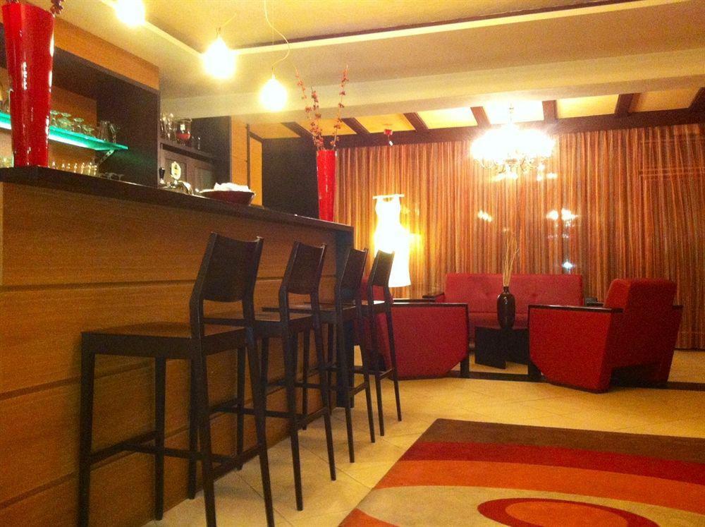 Schlosshof Charme Resort - Hotel & Camping Lana Dış mekan fotoğraf