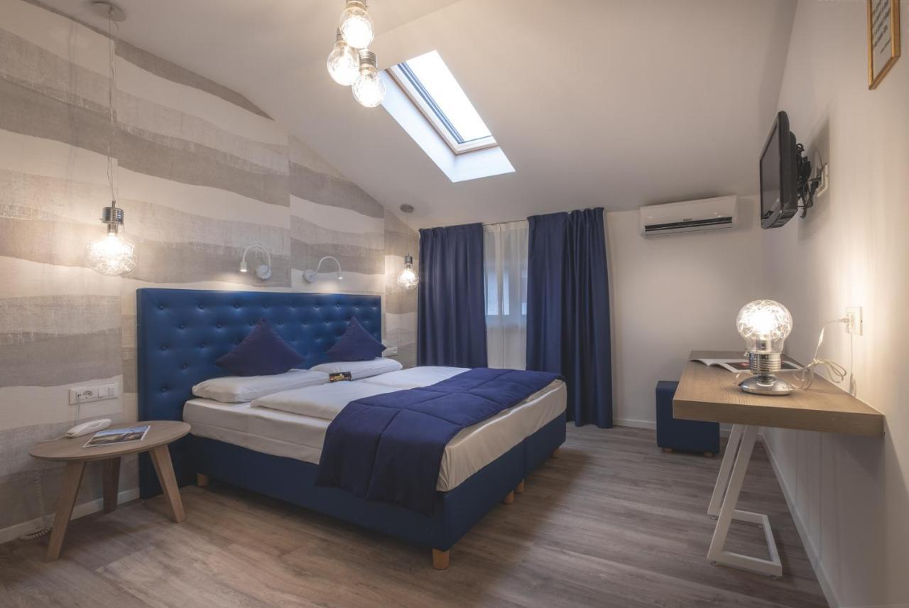 Schlosshof Charme Resort - Hotel & Camping Lana Dış mekan fotoğraf
