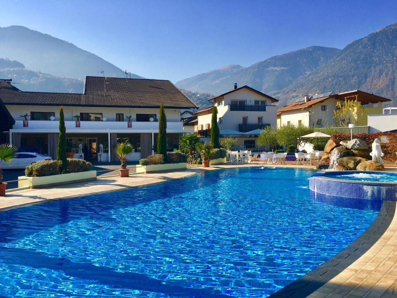 Schlosshof Charme Resort - Hotel & Camping Lana Dış mekan fotoğraf
