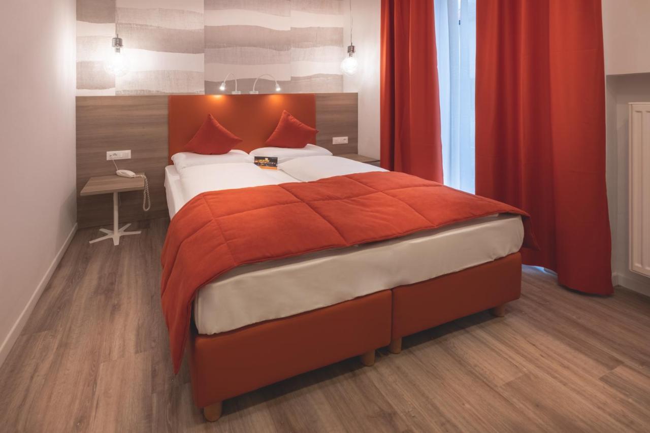 Schlosshof Charme Resort - Hotel & Camping Lana Dış mekan fotoğraf